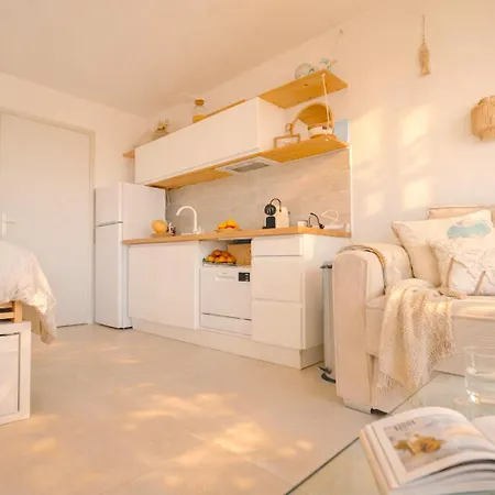 Vue & Terrasse Calme Parking St Raphael Appartement *